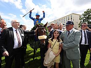 IDEE 155. Deutsches Derby Gr.1: Palladium siegt unter Thore Hammer-Hansen