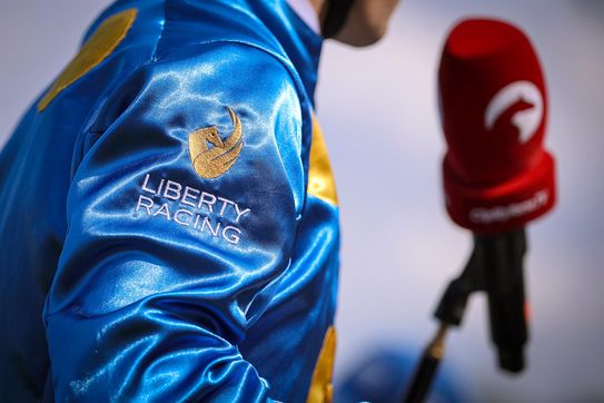 Liberty Racing Ehrenpreise für einen guten Zweck versteigert